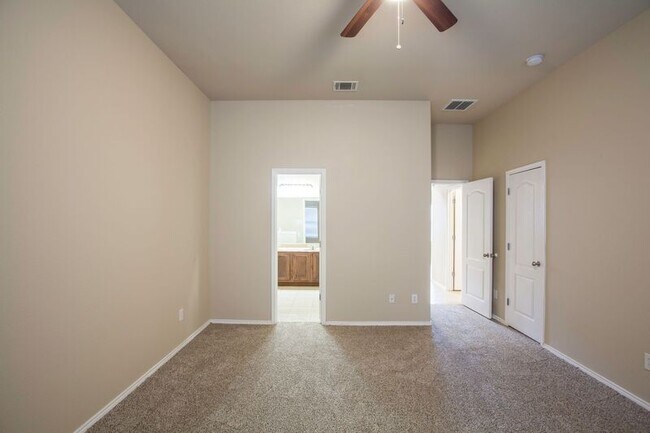 Building Photo - 709 Alder Dr