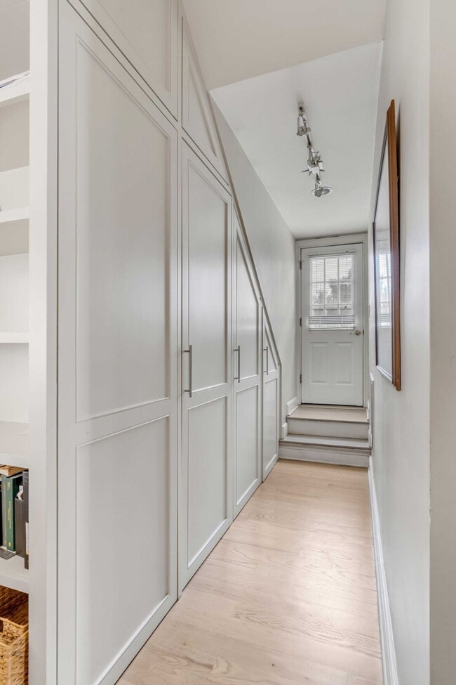 Building Photo - 209 Station 17 St