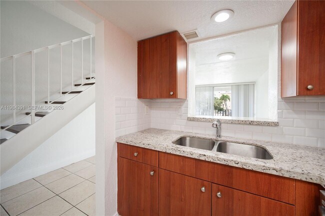 Building Photo - 9220 Fontainebleau Blvd
