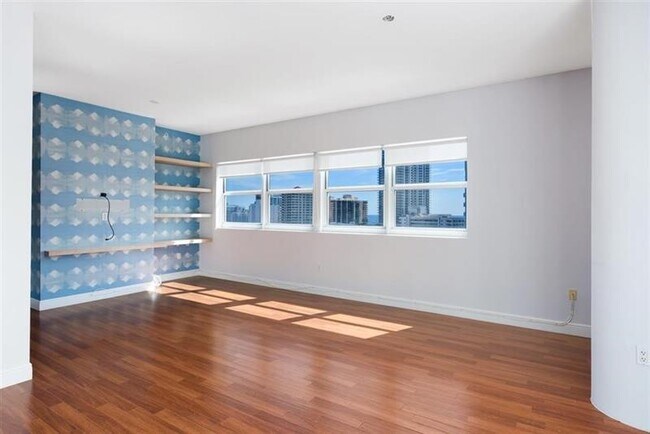 Building Photo - 6103 Aqua Ave