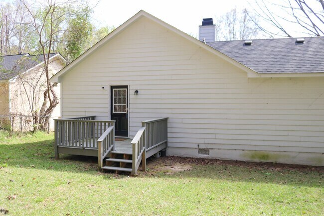 Building Photo - Gated Community Living