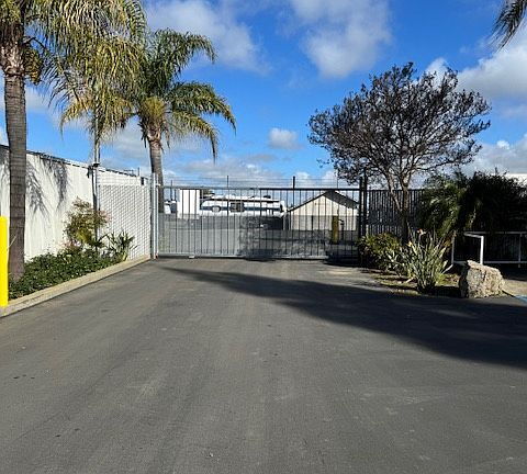 Building Photo - Looking for a place with extra space and easy living?