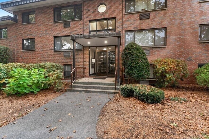 Building Photo - 1325 Worcester Rd