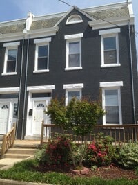 Building Photo - Spacious four bedroom, two full bath Fan/VCU area home. Available in August.