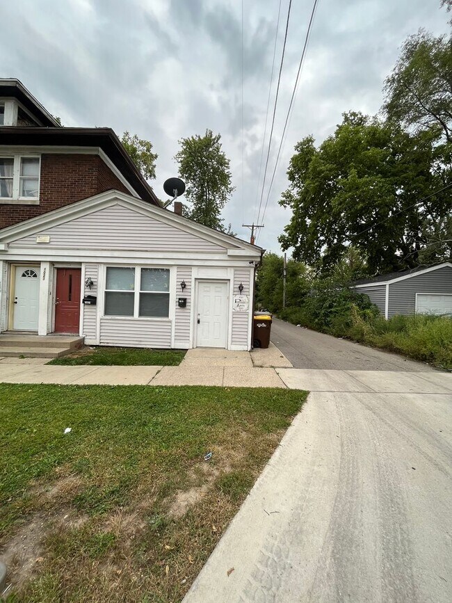 Primary Photo - 12th Ave 1019-1021