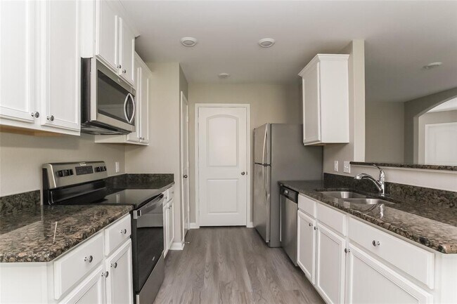 Building Photo - 27122 Leonardo Dr