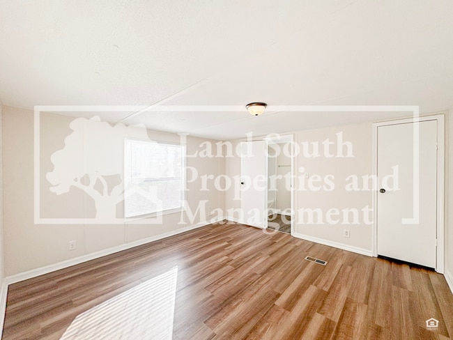 Building Photo - 1977 Meadow Oak Cir