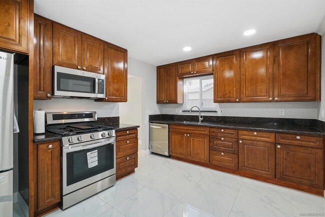 Building Photo - 7684 Meadowbrook Ct