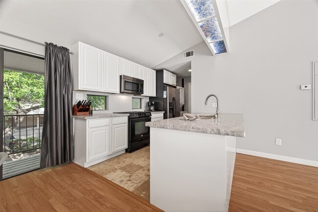 Building Photo - 2211 S Kirkwood Rd