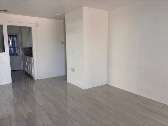 Building Photo - 1310 Harris Way