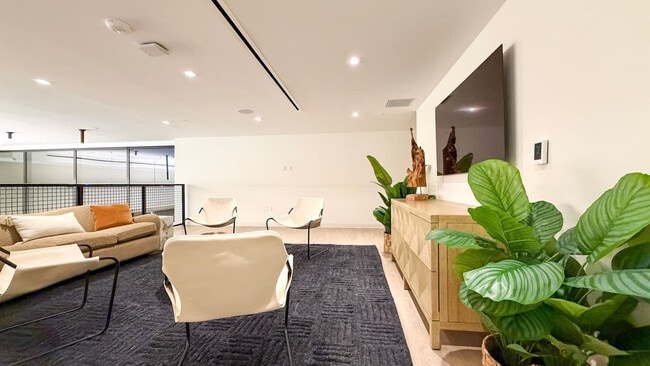 Building Photo - 225 N Miami Ave