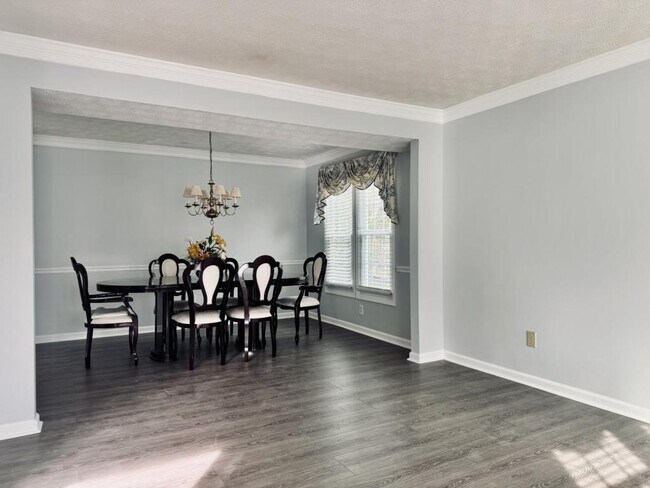 Building Photo - 3661 Forest Glen Trail