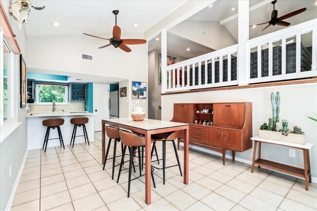 Building Photo - 7001 Danwood Dr