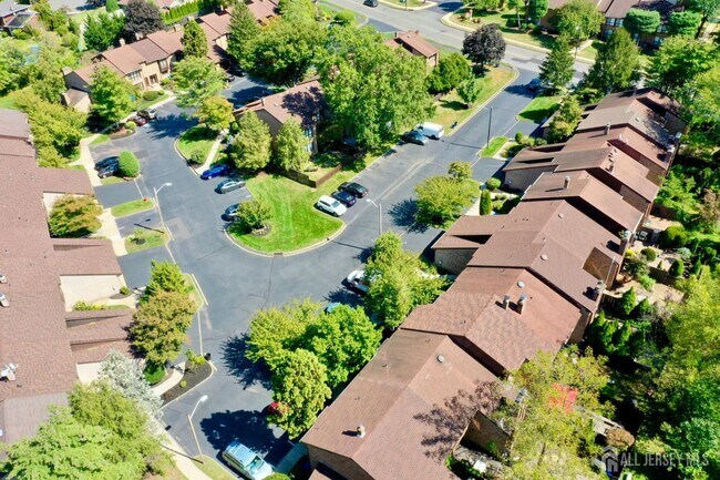 Building Photo - 157 Willowbrook Dr