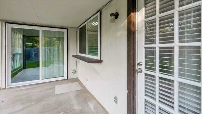 Building Photo - 1500 High Ridge Rd
