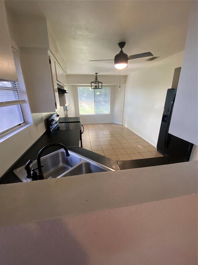 Building Photo - 1508 No Mor Cove