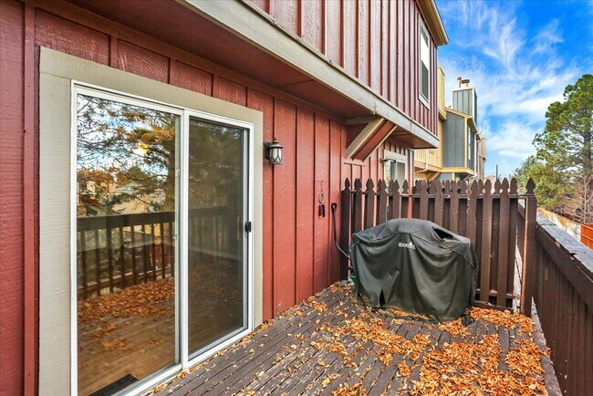 Building Photo - 2635 E Nichols Cir