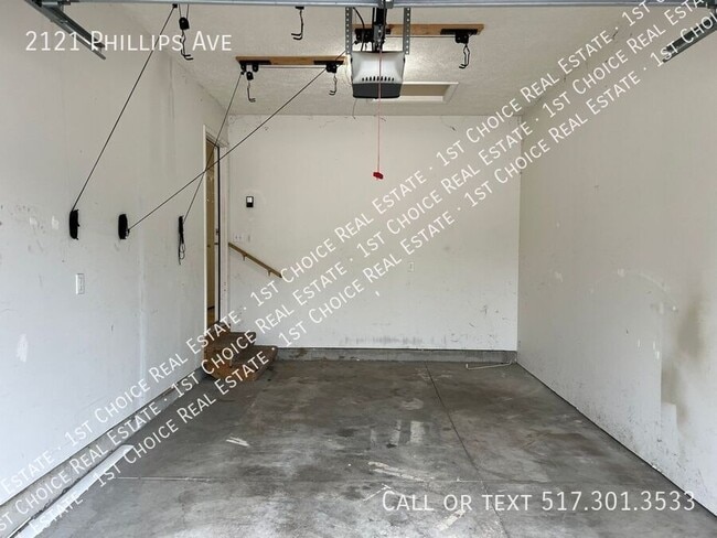 Building Photo - 2121 Phillips Ave