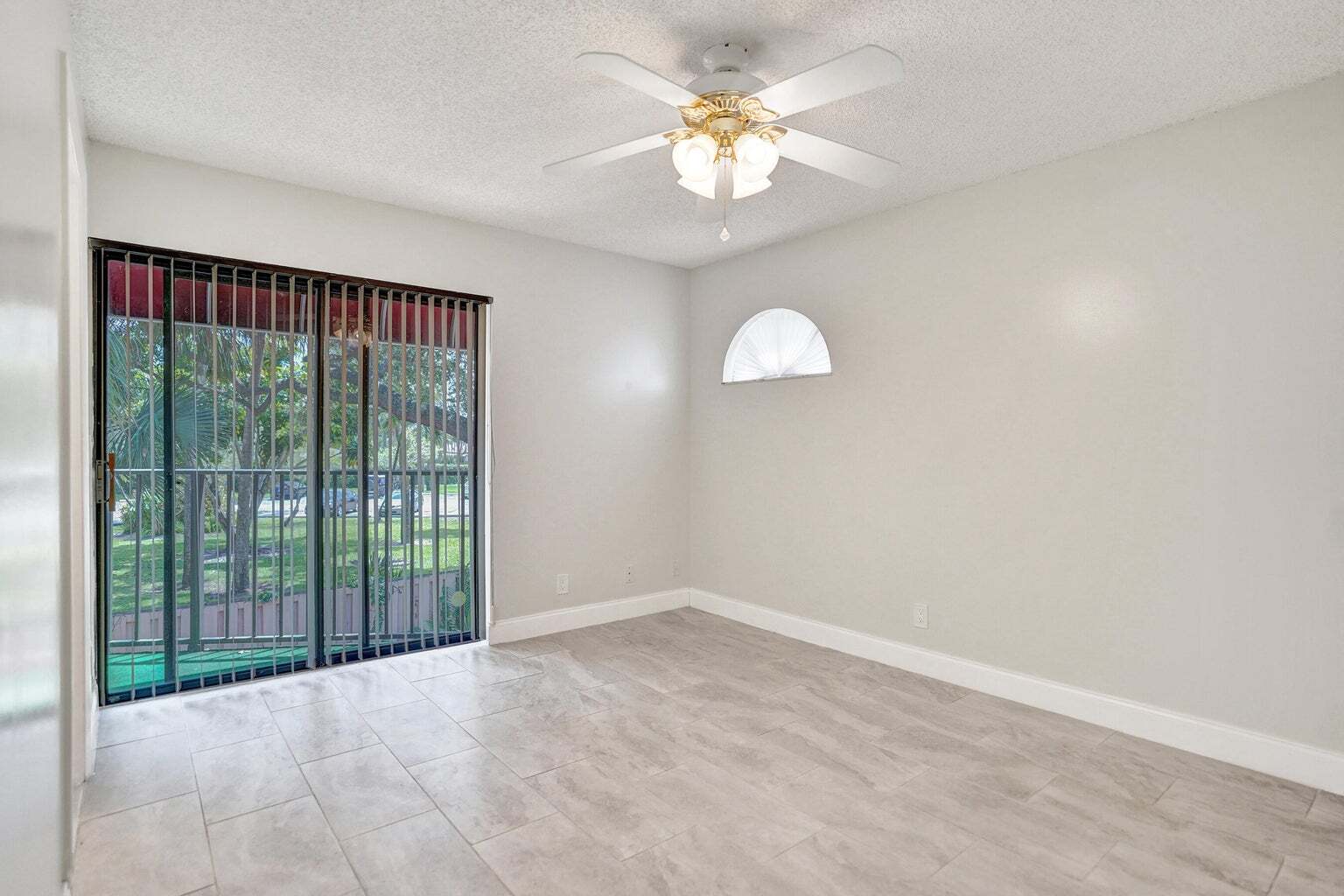 Building Photo - 4260 Village Dr