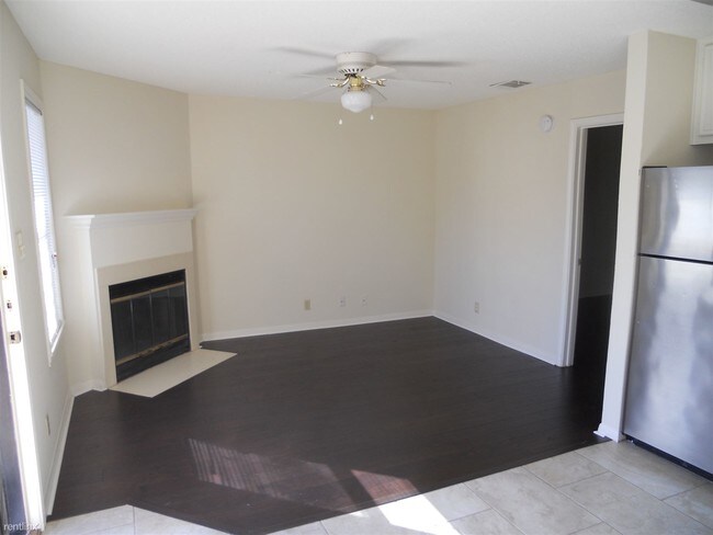 Building Photo - 1 br, 1 bath  - 502 W 17th St B