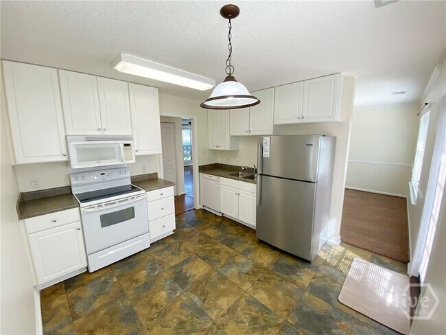 Building Photo - 205 Salt Landing Cir