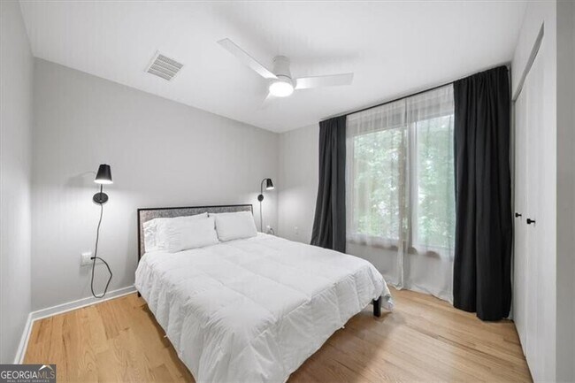 Building Photo - 1364 Rietveld Row NW