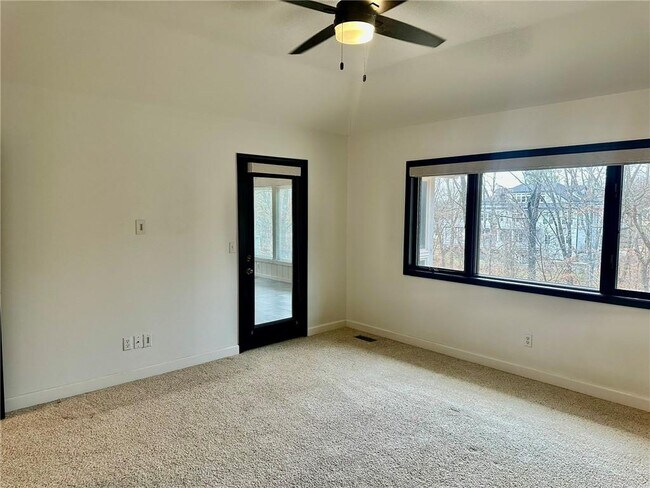 Building Photo - 4 Lois Ln