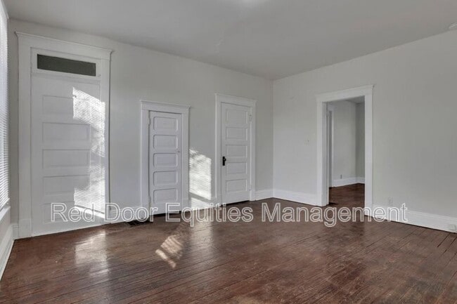 Building Photo - 134 W Walnut St