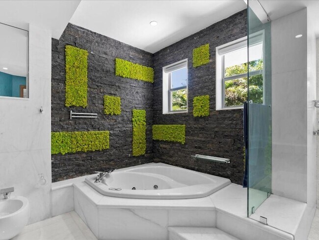 Building Photo - 3917 S Le Jeune Rd