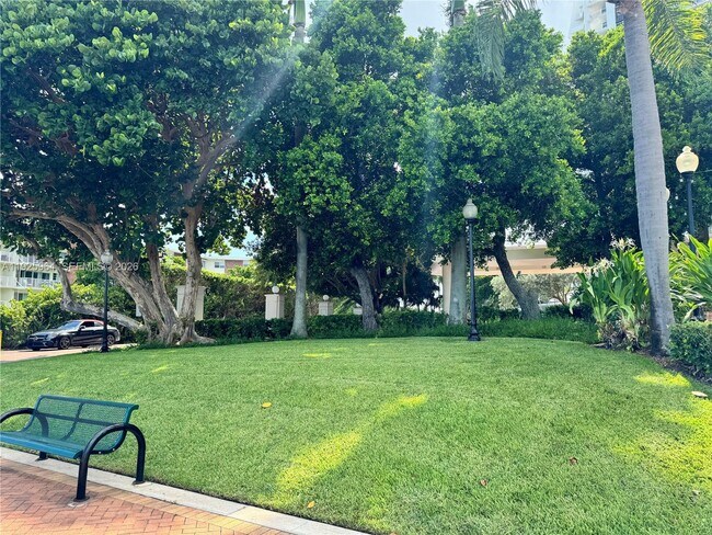 Building Photo - 2000 Towerside Terrace