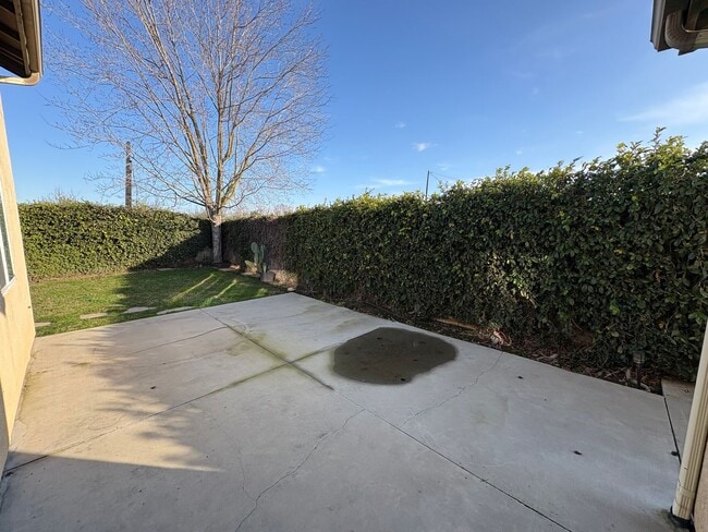 Building Photo - 3 Bedroom Home in the Avalon gated community coming soon!