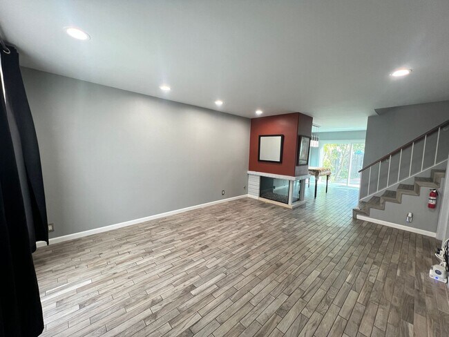 Building Photo - Garden Park Townhomes: 3 Bedroom 3 Bath At...