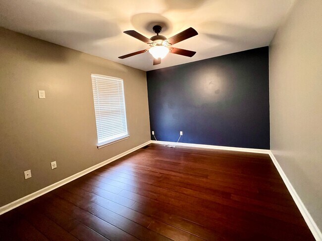 Building Photo - 6 Bed 4 Bath in West End