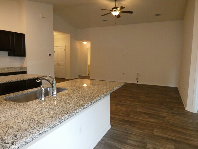 Building Photo - 5637 Peach Dr