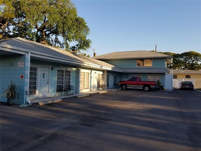 Primary Photo - 512 Barcelona Ave