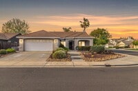 Building Photo - 2609 Magnolia Ct