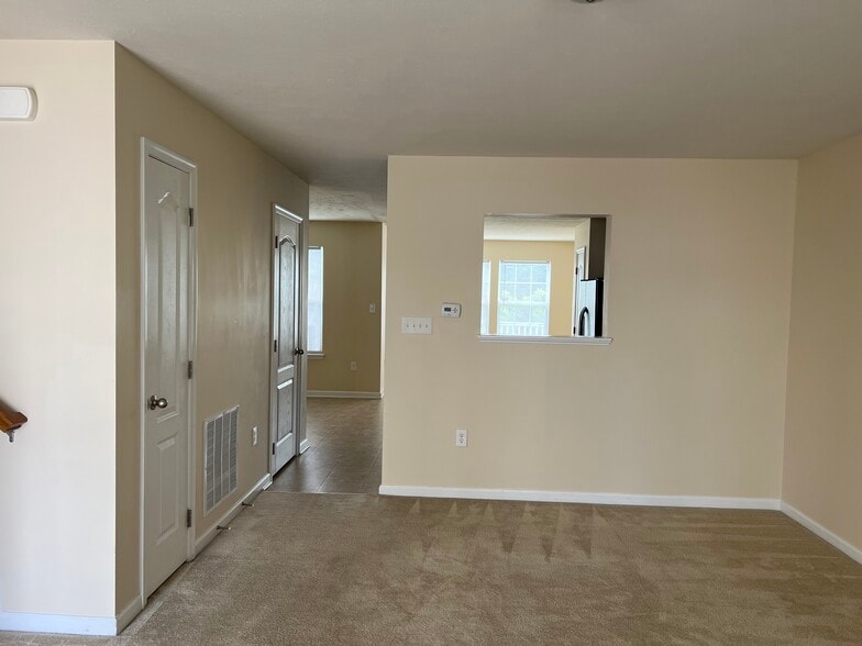 Building Photo - 325 Falcon Run