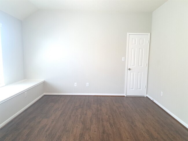 Building Photo - 26315 Fox Ridge Ln