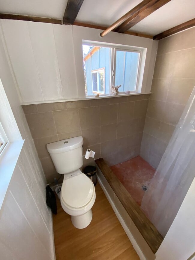 Building Photo - Available for Rent 2 Bedroom Unit in Donol...
