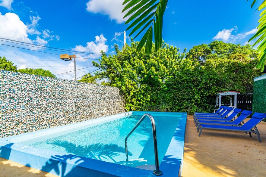 Building Photo - 975-977-977 SW 10th St