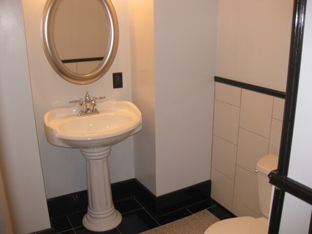 Bathroom - 196 Bristol St