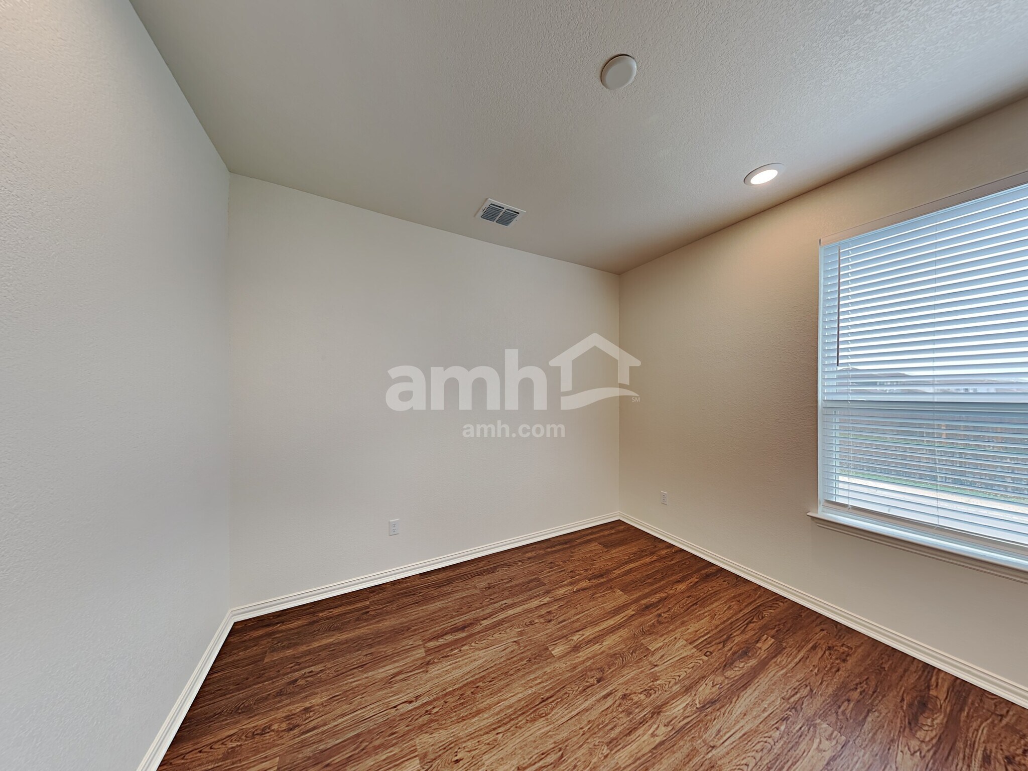 Building Photo - 413 Pebble Bend