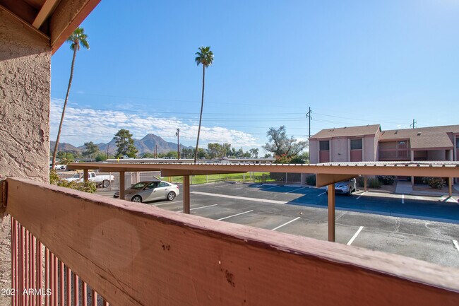 Building Photo - 7550 N 12th St