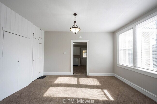 Building Photo - 411 S East St