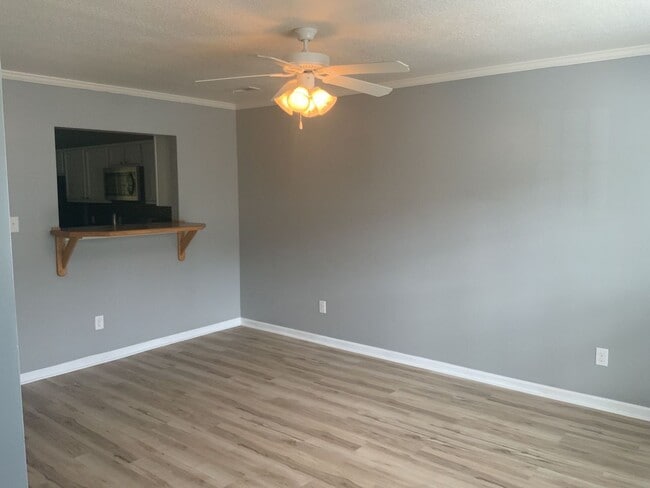 Building Photo - 27 E Doris Ave