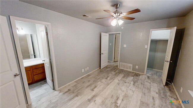 Building Photo - 2606 Cross Timber Dr