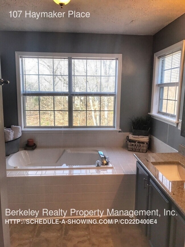 Building Photo - 107 Haymaker Place