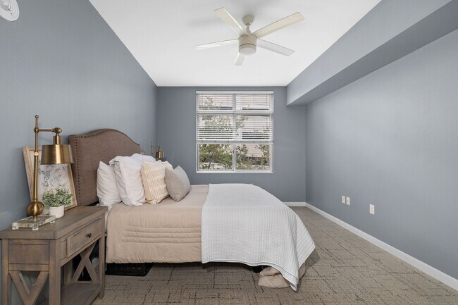 Building Photo - 54 Rainey St