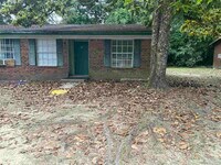 Building Photo - 1330 Lake Dr