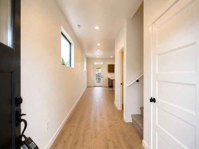 Building Photo - 10108 NE 45th Ct